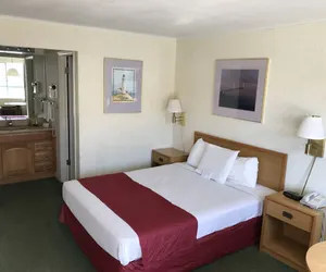 Photo 3 - Travelodge by Wyndham Mackinaw City