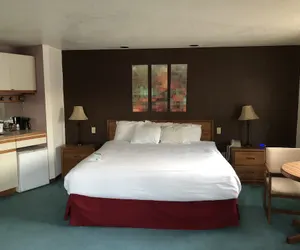 Photo 5 - Travelodge by Wyndham Mackinaw City