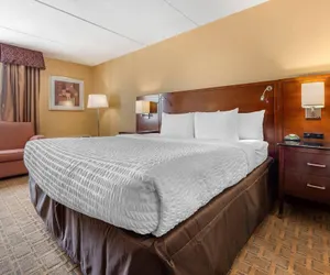 Photo 2 - Clarion Hotel Conference Center on Lake Erie