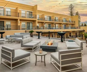 Photo 2 - Toll House Hotel Los Gatos