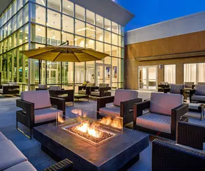 Photo 2 - DoubleTree by Hilton Hotel Bristol, Connecticut