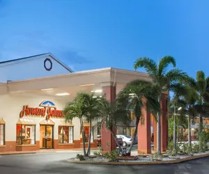 Photo 2 - Howard Johnson by Wyndham Ft. Myers FL