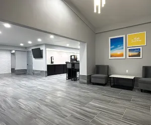 Photo 3 - Days Inn & Suites by Wyndham Texas City