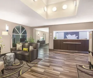 Photo 3 - La Quinta Inn & Suites by Wyndham Fort Lauderdale Tamarac