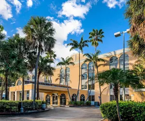 Photo 2 - La Quinta Inn & Suites by Wyndham Fort Lauderdale Tamarac