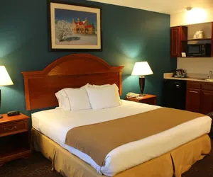 Photo 5 - Holiday Inn Express Mackinaw City, an IHG Hotel