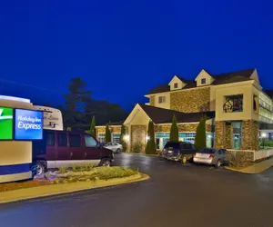 Photo 2 - Holiday Inn Express Mackinaw City, an IHG Hotel