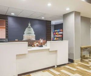 Photo 5 - La Quinta Inn & Suites by Wyndham DC Metro Capital Beltway