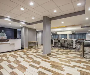 Photo 3 - La Quinta Inn & Suites by Wyndham DC Metro Capital Beltway