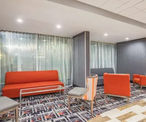 Photo 4 - La Quinta Inn & Suites by Wyndham DC Metro Capital Beltway