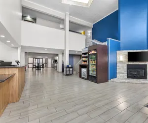 Photo 3 - Comfort Suites London South