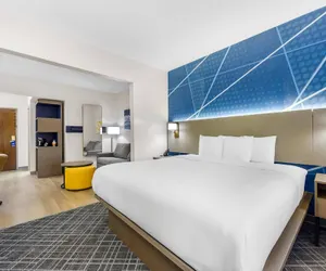 Photo 2 - Comfort Suites London South