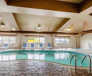 Photo 2 - Comfort Suites Louisville East