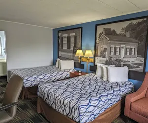 Photo 2 - Sprucewood Inn