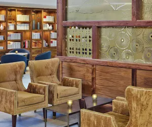 Photo 4 - Sheraton Portland Airport Hotel