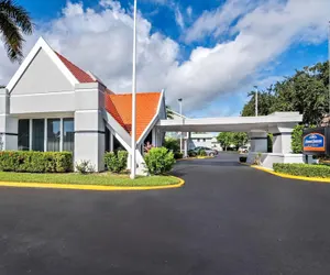 Photo 2 - Howard Johnson by Wyndham Vero Beach / Downtown