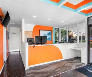 Photo 5 - Howard Johnson by Wyndham Vero Beach / Downtown