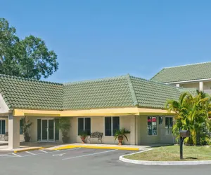 Photo 2 - Days Inn by Wyndham Port Charlotte/Punta Gorda