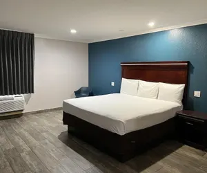 Photo 2 - Super 8 by Wyndham Mesa Downtown Near Convention Center