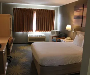 Photo 5 - Days Inn by Wyndham Seatac Airport