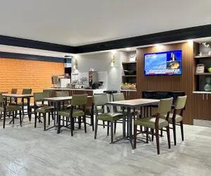 Photo 5 - La Quinta Inn by Wyndham Huntsville Research Park