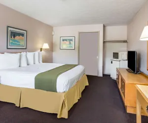 Photo 4 - Days Inn by Wyndham Bedford