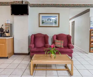 Photo 3 - Days Inn by Wyndham Bedford