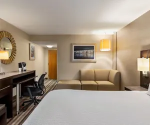 Photo 5 - Holiday Inn Gaithersburg by IHG