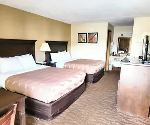 Photo 5 - Quality Inn West