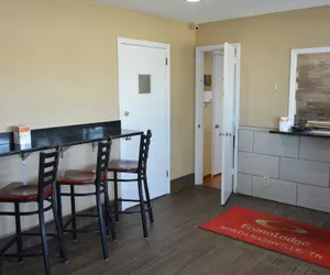 Photo 3 - Econo Lodge Nashville North