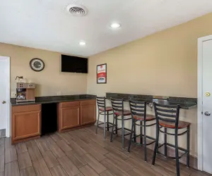 Photo 5 - Econo Lodge Nashville North