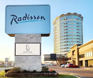 Photo 2 - Radisson Hotel Southfield-Detroit