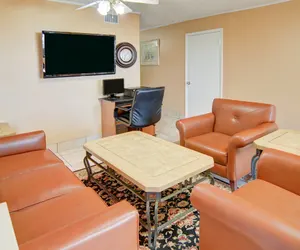 Photo 4 - Super 8 by Wyndham Decatur Texas