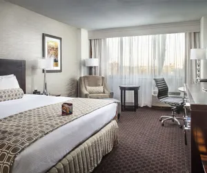 Photo 4 - Crowne Plaza Phoenix Airport - PHX by IHG