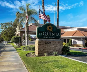 Photo 2 - La Quinta Inn & Suites by Wyndham Pomona