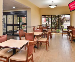 Photo 3 - Red Roof Inn & Suites Columbus - West Broad