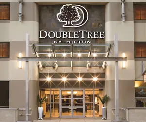 Photo 2 - DoubleTree by Hilton Hotel & Suites Pittsburgh Downtown