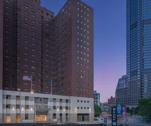 Photo 2 - DoubleTree by Hilton Hotel & Suites Pittsburgh Downtown