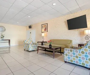 Photo 3 - Quality Inn & Suites near Lake Eufaula