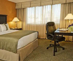 Photo 4 - Holiday Inn Alexandria at Carlyle, an IHG Hotel