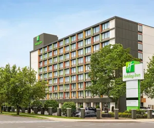 Photo 2 - Holiday Inn Boston - Cambridge Area, an IHG Hotel