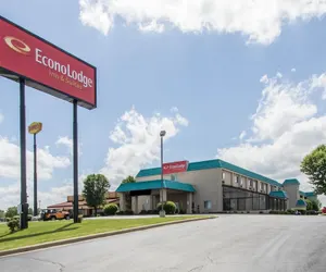 Photo 2 - Econo Lodge Inn & Suites Joplin