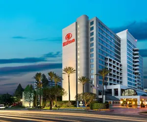 Photo 2 - Hilton Woodland Hills / Los Angeles