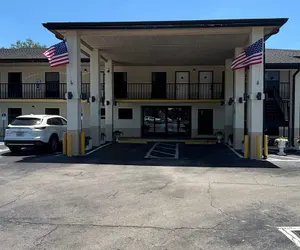 Photo 2 - High Springs Inn