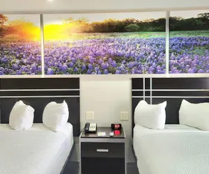 Photo 2 - Days Inn by Wyndham Baytown Garth Road I10 East