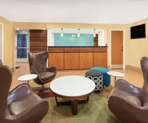 Photo 3 - Baymont by Wyndham Savannah Midtown