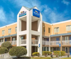 Photo 2 - Baymont by Wyndham Savannah Midtown
