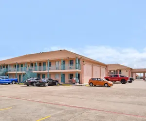 Photo 2 - Americas Best Value Inn Clute Lake Jackson