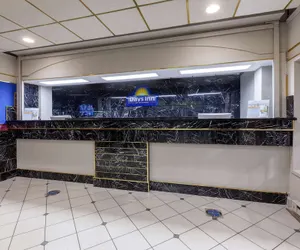Photo 4 - Days Inn by Wyndham Sandusky / Cedar Point