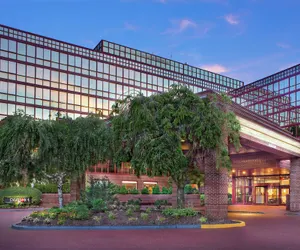 Photo 2 - DoubleTree by Hilton New York LaGuardia Airport